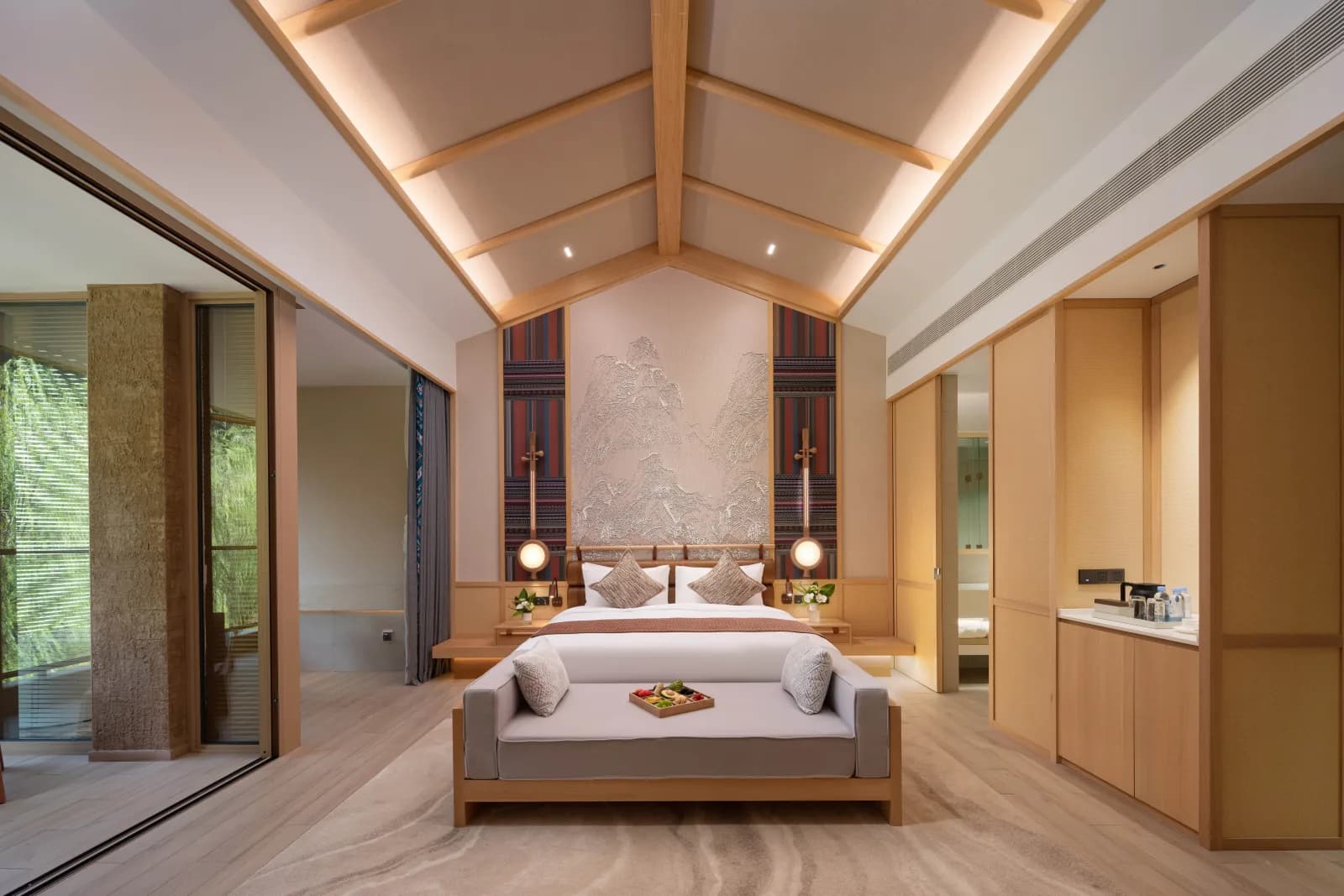 Deluxe sugarcane-view king room at Longzhou Guantang Resort Hotel