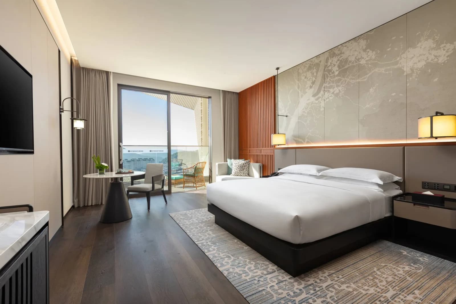 Guest room at Wyndham Grand Tengchong Hot Spring